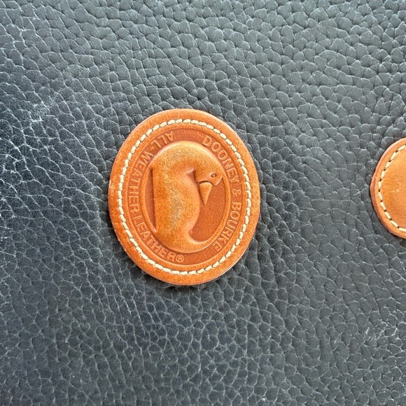 Vintage Dooney & Bourke All Weather Pebbled Leather Briefcase Messenger Bag - Picture 4 of 10